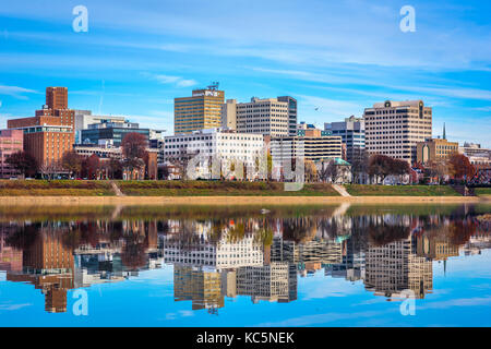 Harrisburg, Pennsylvania, USA Skyline am Susquehanna River. Stockfoto