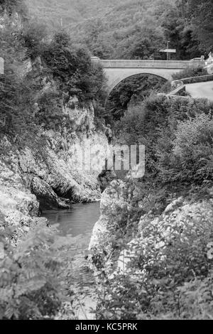 Isonzo Fluss. Schwarz und Weiß. Stockfoto