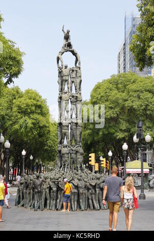 Tarragona, Spanien. Am 15. Juli 2017: castellers Skulptur in der Mitte von La Rambla von Tarragona, einer touristischen Zone an der Küste von Katalonien, Spanien Stockfoto