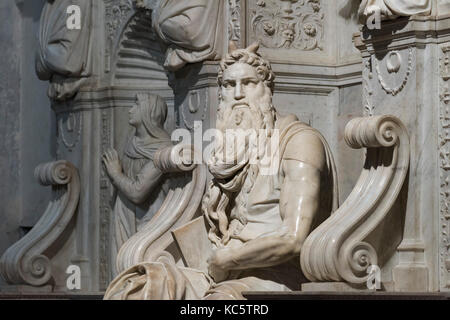 Rom. Italien. Skulptur von Michelangelo auf dem Grab von Papst Julius II., Basilica di San Pietro in Vincoli. Mose Skulptur (Ca. 1513-1516) durch Stockfoto