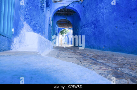 Nicht erkennbare Eingeborenen auf traditionelle marokkanische architektonischen Details in Tanger, Marokko, Afrika Stockfoto