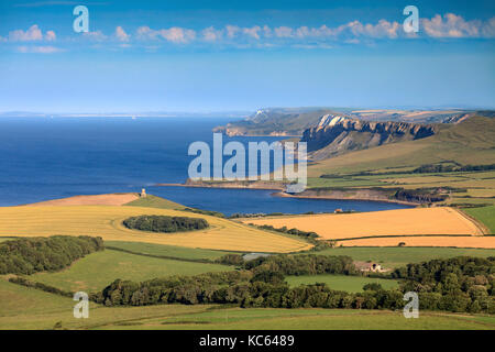 Die clavell Turm und kimmeridge Bucht von einem hohen Aussichtspunkt erfasst. Stockfoto