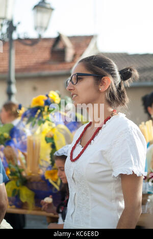 Typische italienische Folklore Frauen feiern Jungfrau Maria August Urlaub. Santo Stefano. cammino dei Briganti. Der Spaziergang der Briganten. Italien. Stockfoto