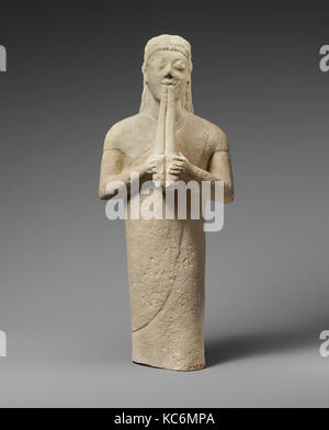 Kalkstein Statuette eines männlichen Aulos player, Mitte oder 3. Quartal des 6. Jahrhundert v. Chr. Stockfoto