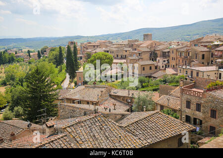 Blick auf das historische Zentrum von San Gimignano, die Stadt der schönen Türme in der Toskana, Italien Stockfoto