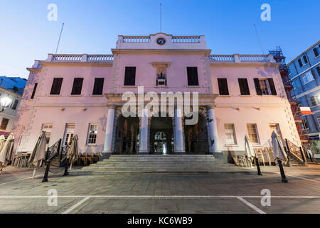 Gibraltar, Gibraltar, Gibraltar Parlament auf John mackintosh Square in der Dämmerung Stockfoto