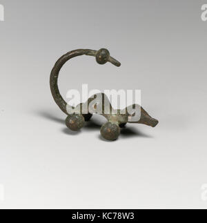 Wadenbein, serpentine Typ, Bronze, Andere: 2 3/16 in. (5.6 cm), Bronzen Stockfoto