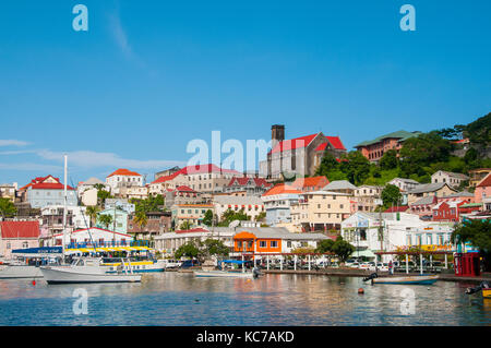 St. George's Grenada ist die Hauptstadt auf der Seite einer alten vlocano Um eine hufeisenförmige Hafen gebaut Stockfoto