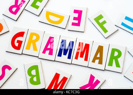 Wort Grammatik vmade der bunte Buchstaben auf weißem Hintergrund Stockfoto