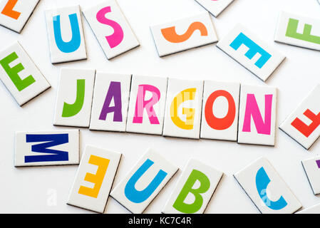 Wort Jargon aus bunte Buchstaben auf weißem Hintergrund Stockfoto