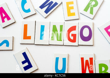 Wort lingo aus bunte Buchstaben auf weißem Hintergrund Stockfoto