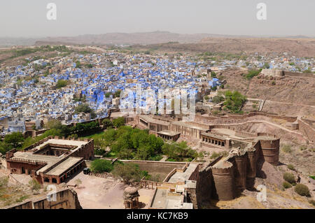 Majestätischen Zitadelle von mehrangarh auf dem Hügel in der Nähe von Jodhpur-stiefeletten aus Stadt. Rajasthan, Indien Stockfoto