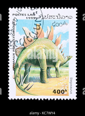 Briefmarke aus Laos mit der Darstellung eines Stegosaurus Stockfoto