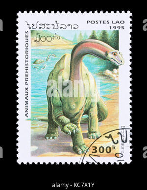 Briefmarke aus Laos mit der Darstellung eines Brontosaurus Stockfoto