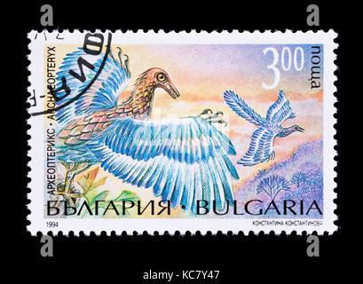 Briefmarke aus Bulgarien mit der Darstellung eines Archaeopteryx Stockfoto