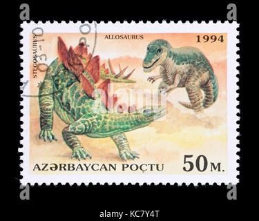 Briefmarke aus Aserbaidschan, das eine allosaurus und Stegosaurus Stockfoto