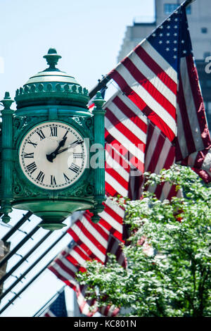 Alte Marshall Field jetzt Macys store Clock an Staat und Randolph Chicago USA Stockfoto