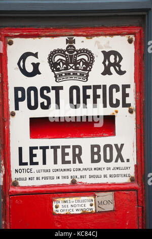 Ein altmodischer Briefkasten von Royal Mail in Aberdour Fife Schottland Stockfoto