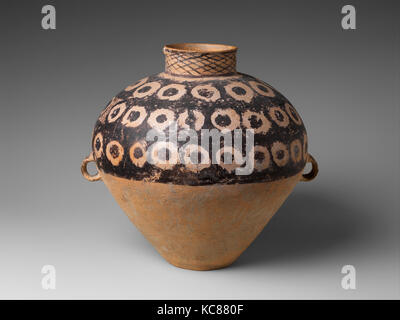 新石器時代馬家窯文化 半山類型彩陶罐, Jar (Guan), Banshan Phase (Ca. 2650 - 2350 v. Chr. Stockfoto