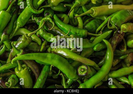 Chili peppers für den Verkauf auf dem lokalen Markt in Thimpu, Bhutan Stockfoto