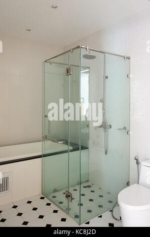 Moderne Einrichtung Bad Dusche Stockfoto
