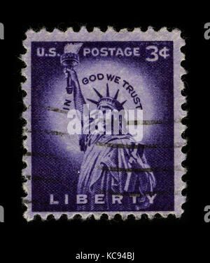 USA – UM 1930: Eine in den USA gedruckte Briefmarke zeigt das Bild der Freiheitsstatue (Liberty Enlightening the World) um 1930. Stockfoto