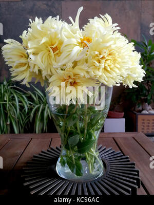 Splendid gelben Dahlien Blumenstrauß Stockfoto