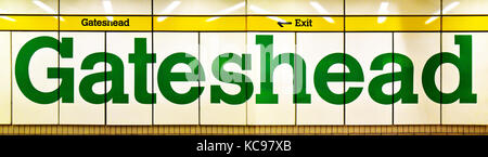 Gateshead Tyne und tragen U-Bahn-Schild Stockfoto