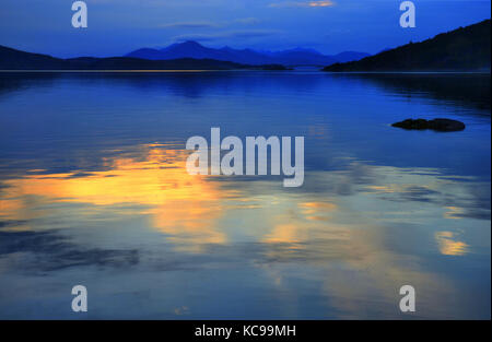 Letztes Licht auf Loch Alsh Stockfoto