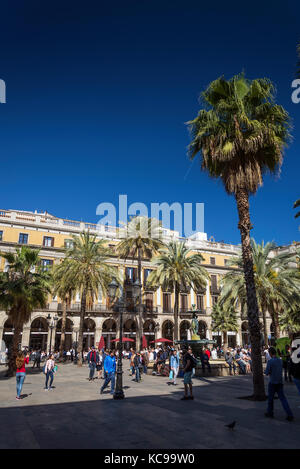 Platz Plaza Real Wahrzeichen im Zentrum von Barcelona Las Ramblas Altstadt Spanien Stockfoto