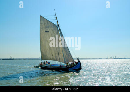 Traditionelles Segeln im Fluss Tejo. Portugal Stockfoto