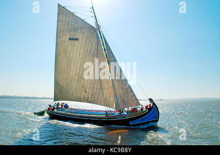 Traditionelles Segeln im Fluss Tejo. Portugal Stockfoto