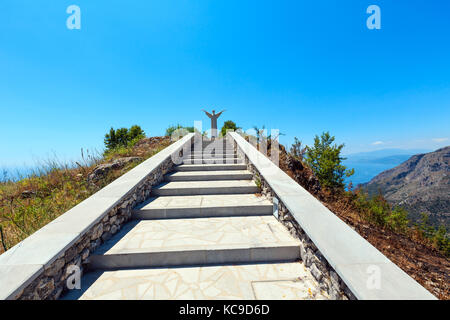 Treppen zu der Statue von Christus dem Erlöser (Cristo Redentore) auf San Biagio Berg (Tyrrhenische Meer Küste in der Nähe von maratea, Basilicata, Italien) Stockfoto