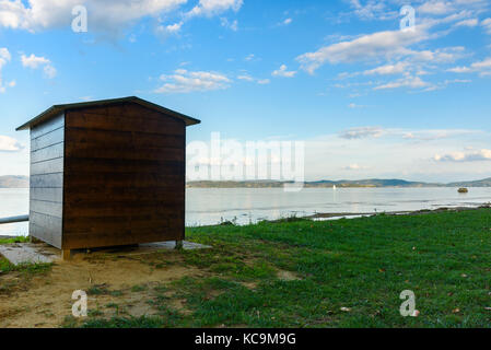 Malerischer Blick auf den See Trasimeno, Umbrien, Italien von der Stadt Castiglione del Lago Stockfoto