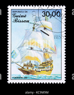 Briefmarke aus Guinea Bissau, die das Schiff St. Louis, 17. Jahrhundert französische Schiff Stockfoto