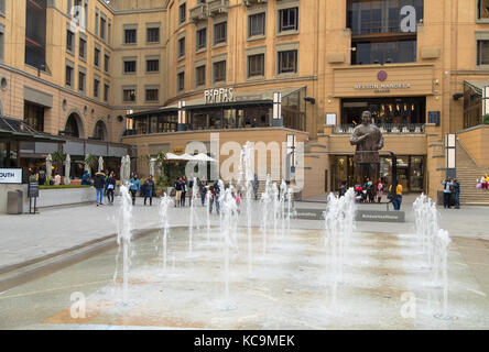 Nelson Mandela Square, Sandton, Johannesburg, Gauteng, Südafrika Stockfoto