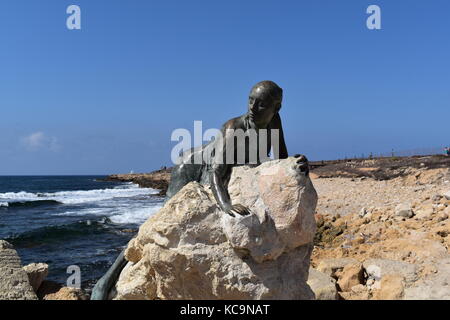 Sol alter Skulptur von zyprischen Künstler yiota ioannidou an der Küste von Paphos, als Teil der pafos 2017 europäische Kulturhauptstadt. Stockfoto