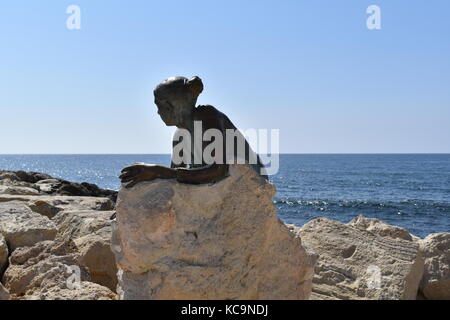 Sol alter Skulptur von zyprischen Künstler yiota ioannidou an der Küste von Paphos, als Teil der pafos 2017 europäische Kulturhauptstadt. Stockfoto