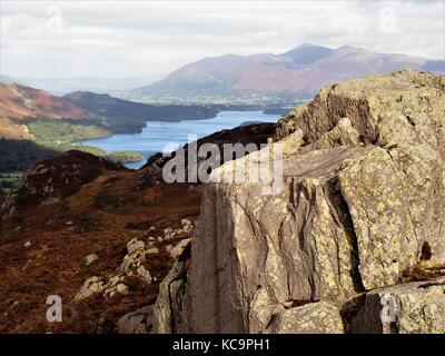 Derwentwater mit Keswick und skiddaw Jenseits, Nationalpark Lake District, Cumbria, Vereinigtes Königreich Stockfoto