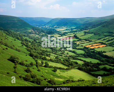 Vale von ewyas Blick nach Süden von Offa's Dyke Path oben Capel y Finn, in der Nähe von Llanthony, Monmouthshire, Wales. Traditionelle Feld Muster. Stockfoto