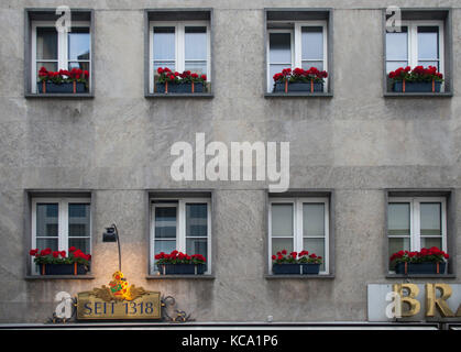 Schmales Fenster vorne in einer geradeaus Abstrakt Stockfoto