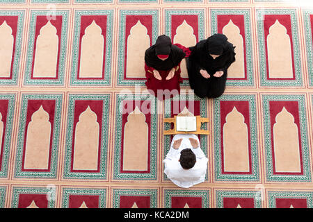 Muslimische Mädchen und der Mann heiraten von muslimischen Traditionen Stockfoto