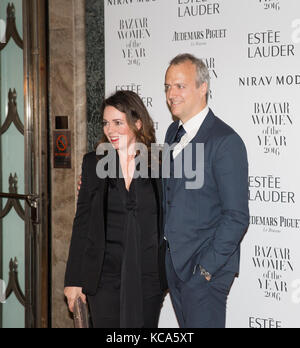 Olivia Colman bei den Harper's Bazaar Women of the Year Awards 2016 in London Stockfoto