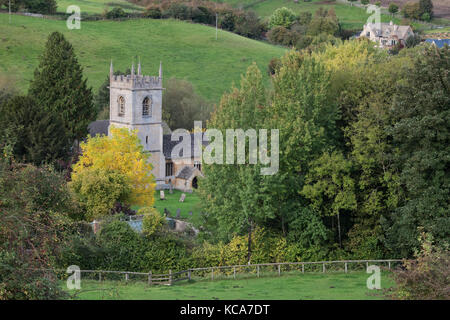 St Andrew's Church im Herbst, Naunton, Cotswolds, Gloucestershire, England Stockfoto