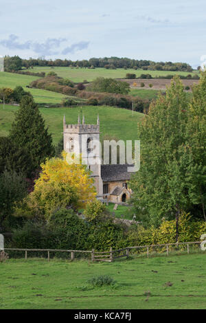 St Andrew's Church im Herbst, Naunton, Cotswolds, Gloucestershire, England Stockfoto