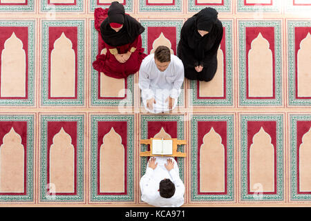 Muslimische Mädchen und der Mann heiraten von muslimischen Traditionen Stockfoto