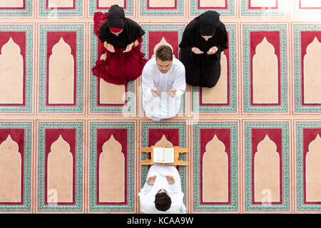 Muslimische Mädchen und der Mann heiraten von muslimischen Traditionen Stockfoto