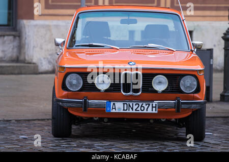 Augsburg, Deutschland - 1. Oktober 2017: BMW 2002 Oldtimer Auto an der fuggerstadt Classic 2017 Oldtimer Rallye am 1. Oktober 2017 in Augsburg. Stockfoto