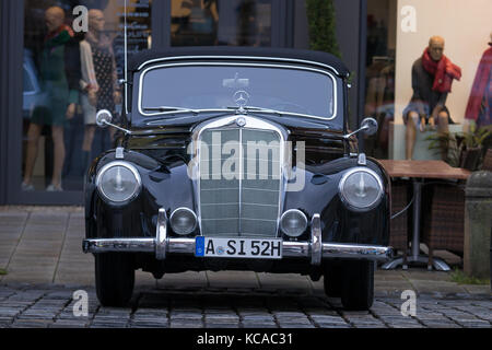 Eine 1952 Mercedes Benz 220 Cabrio A Automobil bei Ilya Sorokin s 10 ...