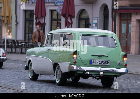 Augsburg, Deutschland - 1. Oktober 2017: Opel Olympia Rekord caravan Oldtimer Auto an der fuggerstadt Classic 2017 Oldtimer Rallye am 1. Oktober 2017 in Au Stockfoto